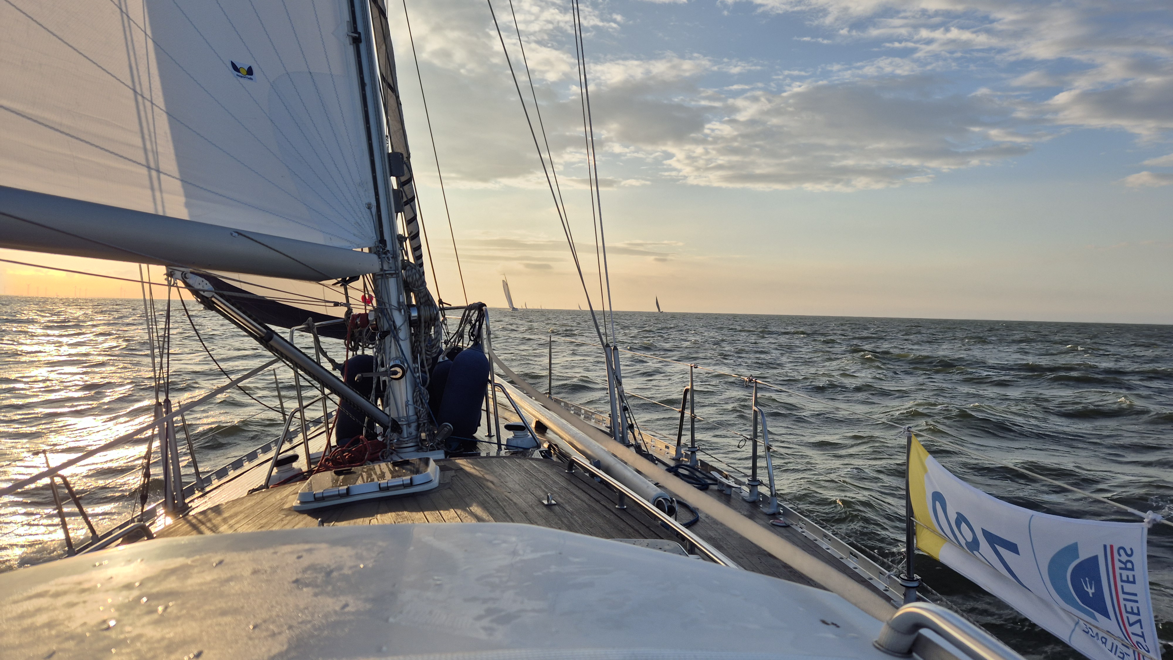 foto-11-Tijdens-de-24uursrace-vlak-voor-EZ-D-op-het-IJsselmeer