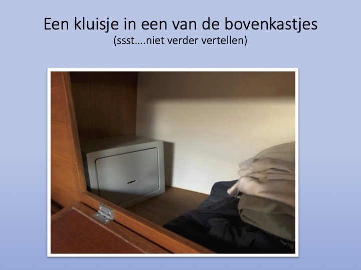 Een-kluisje-in-een-van-de-bovenkastjes