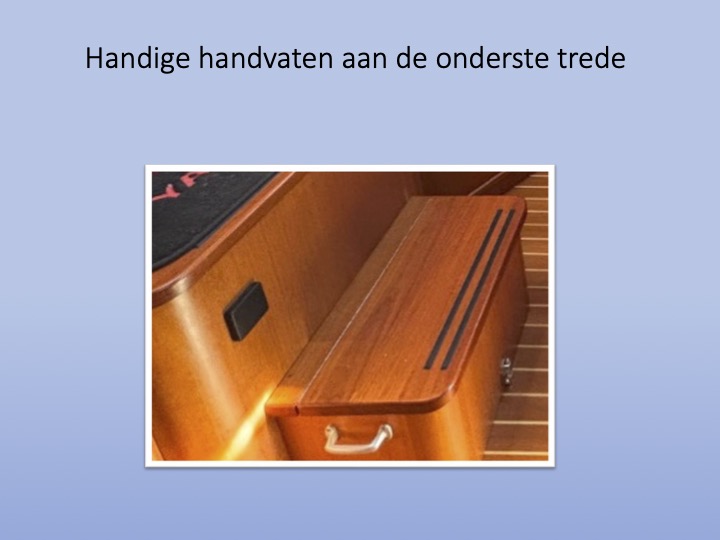 Handige-handvaten-aan-de-onderste-trede