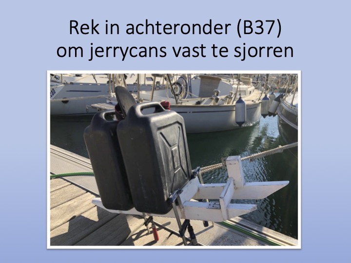Rek-in-achteronder-B37-om-jerrycans-vast-te-sjorren